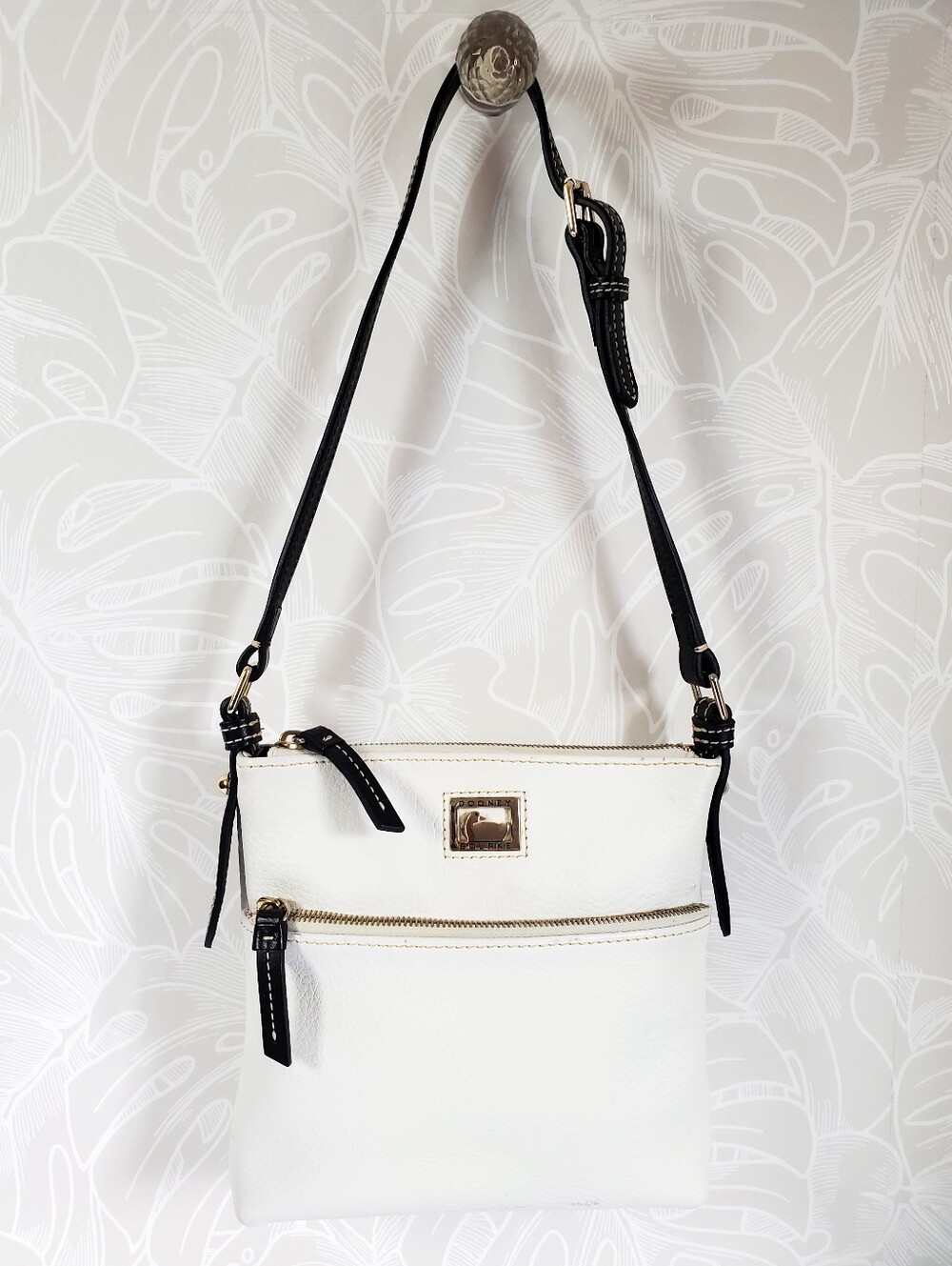 DOONEY & BOURKE DILLEN WHITE & BLACK LEATHER SHOULDER BAG